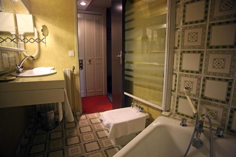 Double Room image 4