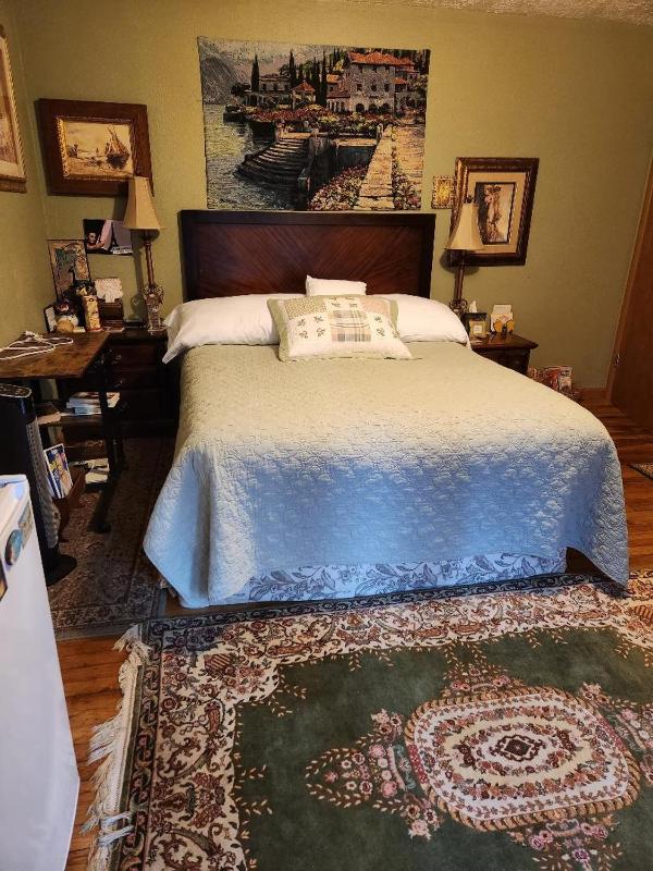 Queen Room with Garden View image 2