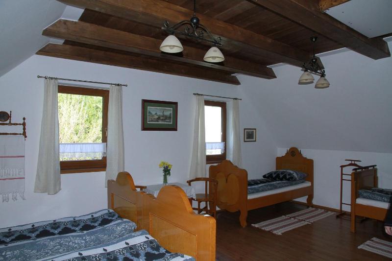 Quadruple Room with Private Bathroom image 3