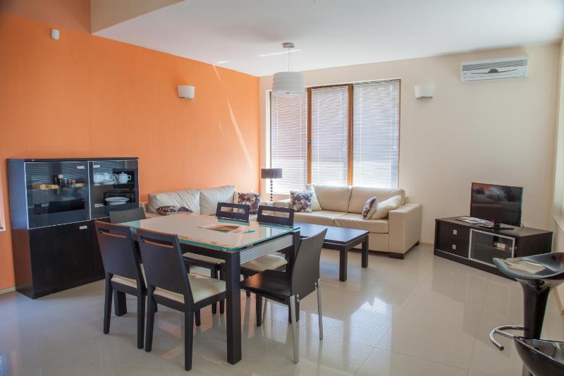 Three-Bedroom Villa (6 Adults + 1 Child) image 1