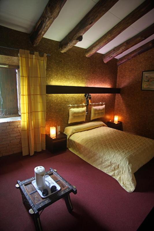 Double Room image 3