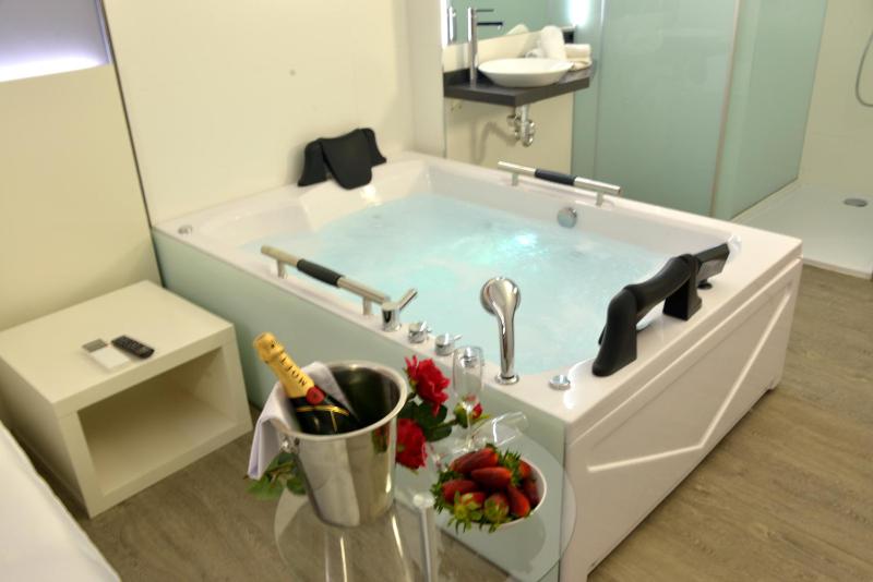 Double Room with a Hot Tub  with New Year's Package image 4