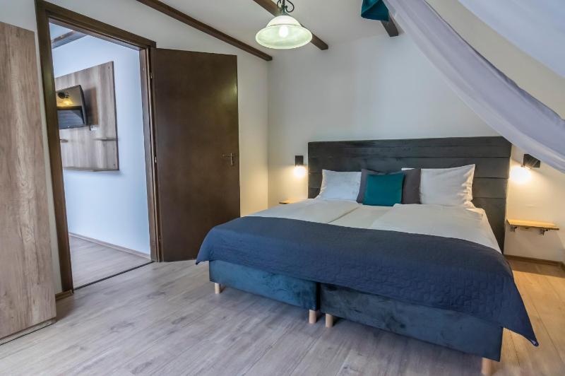 Standard Family Room image 4