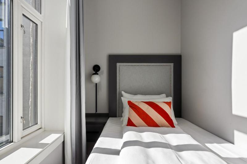 Large Studio with Kitchen - Single Bed, Accessible image 3