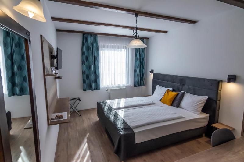 Small Double Room image 1