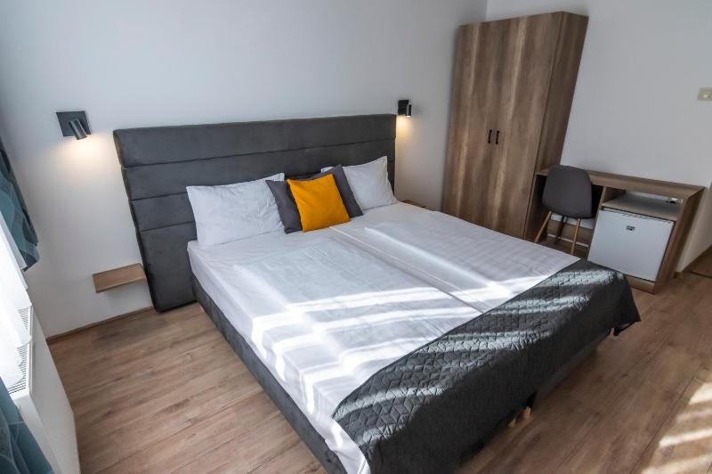 Small Double Room image 3