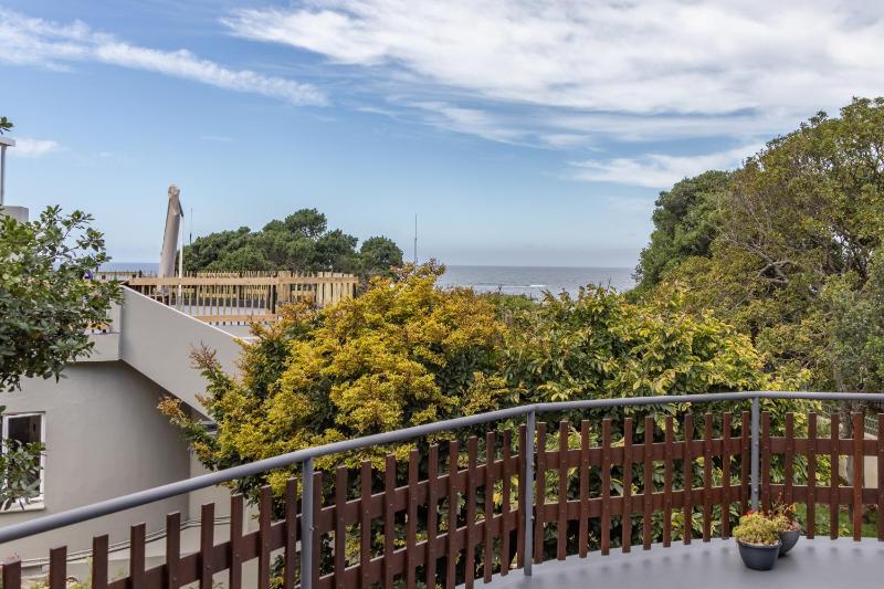 Millrock Beach House - image 15