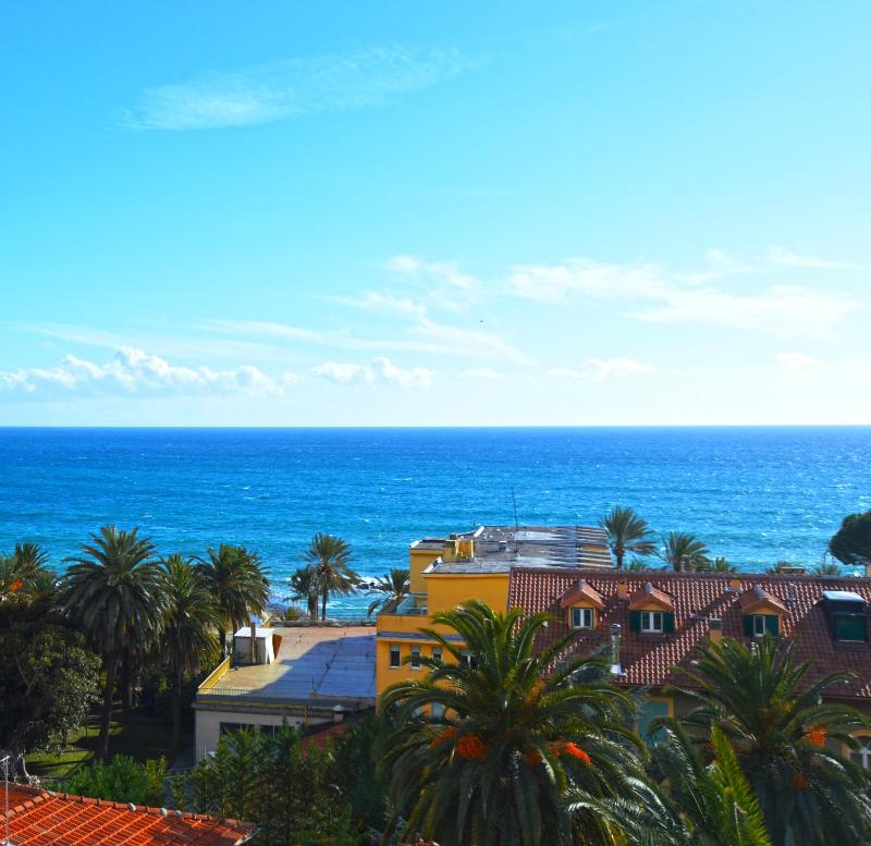 Double Room with Sea View image 2