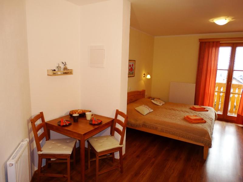 One-Bedroom Apartment with Balcony image 3