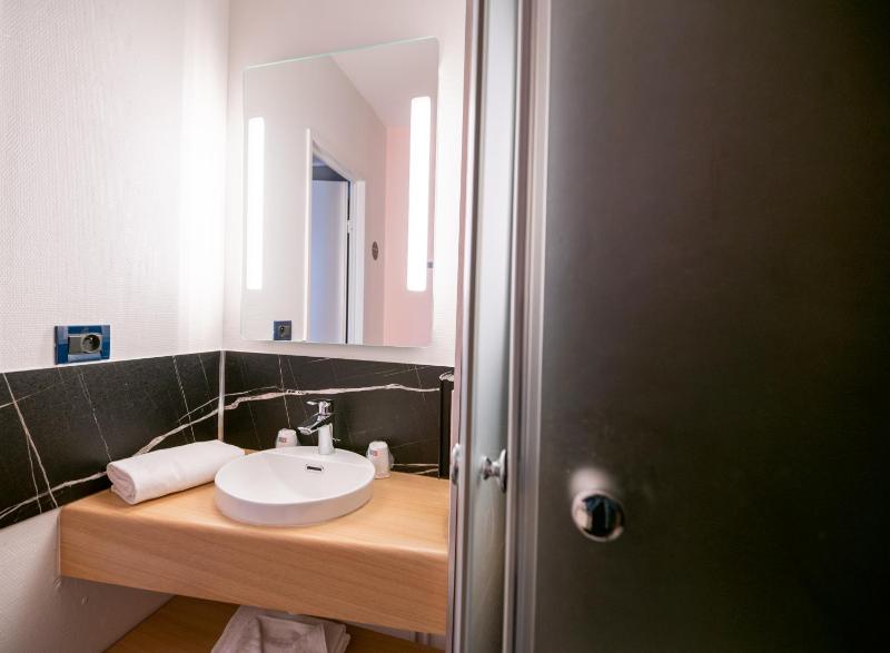 Double Room (1 - 2 Adults) image 3