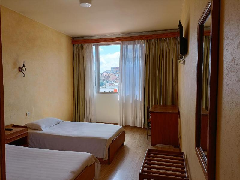 Twin Room image 2