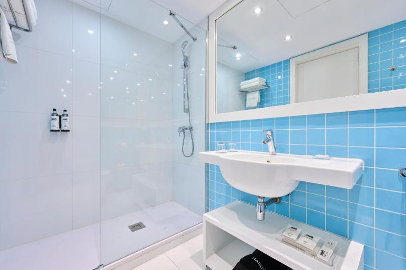 Double Room with Street View image 2