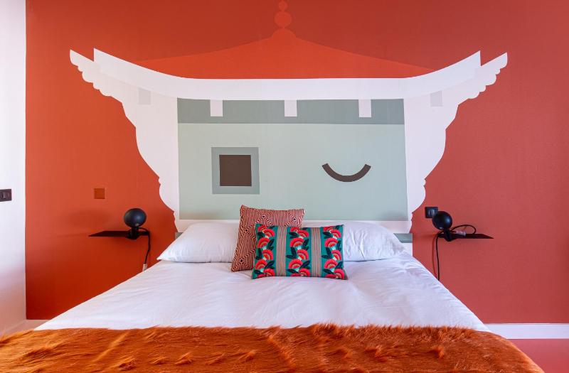 Double Room with Balcony image 3