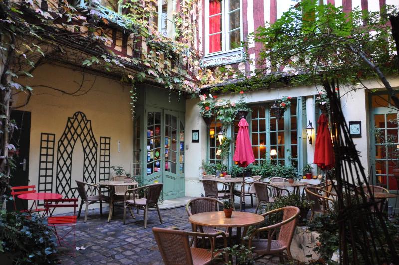 Le Vieux Carré - image 1