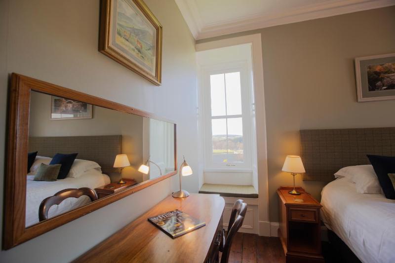Knockando - Super King Size or Twin Room image 4