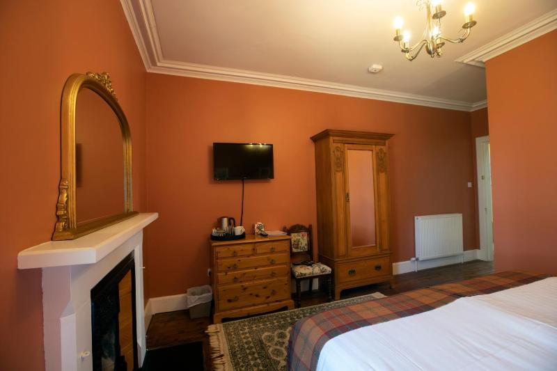 Tamdhu - Super King Size or Twin Room image 1