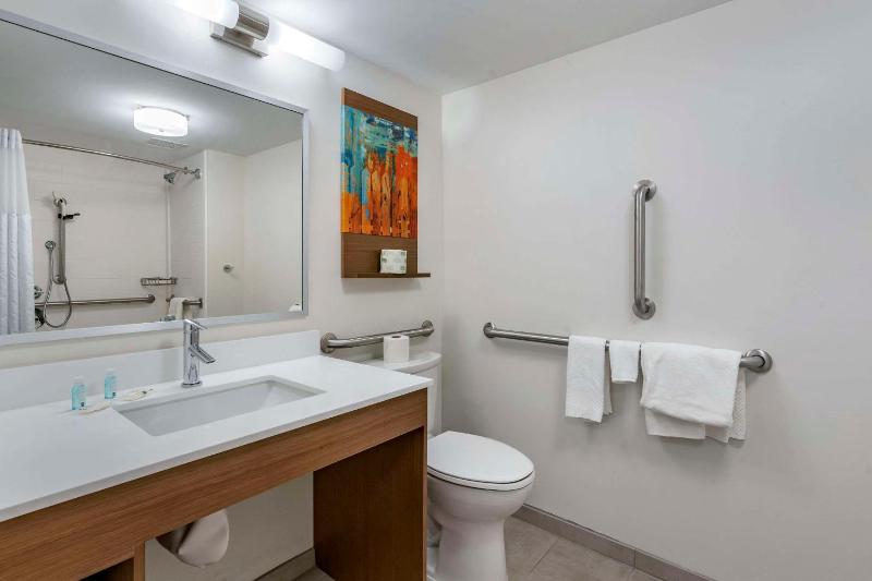 Accessible Efficiency Suite with Two Double Beds - Non Smoking image 2