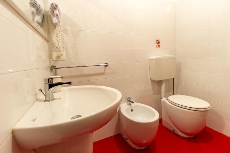 Double Room with Shared Bathroom image 3