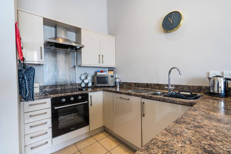 Premier One-Bedroom Apartment with Sea View - 8 image 1