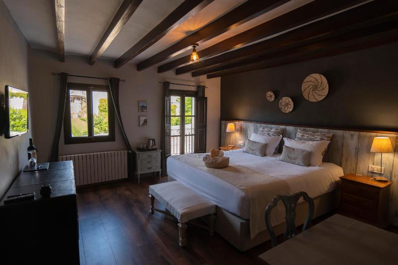 Double or Twin Room with Mountain View image 2