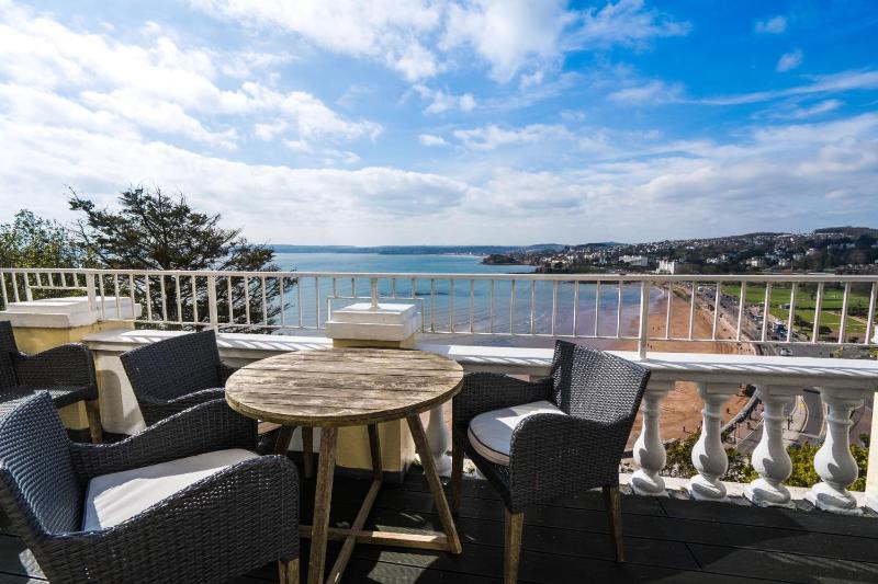 Premier One-Bedroom Apartment with Sea View - 8 image 4