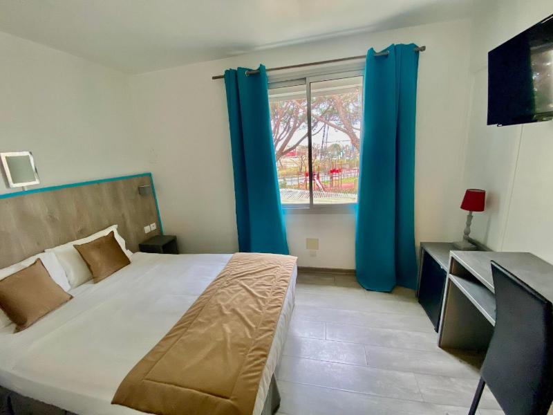 Two Connecting Double Rooms image 1