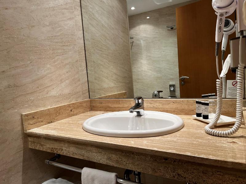Standard Room with Free Breakfast image 4