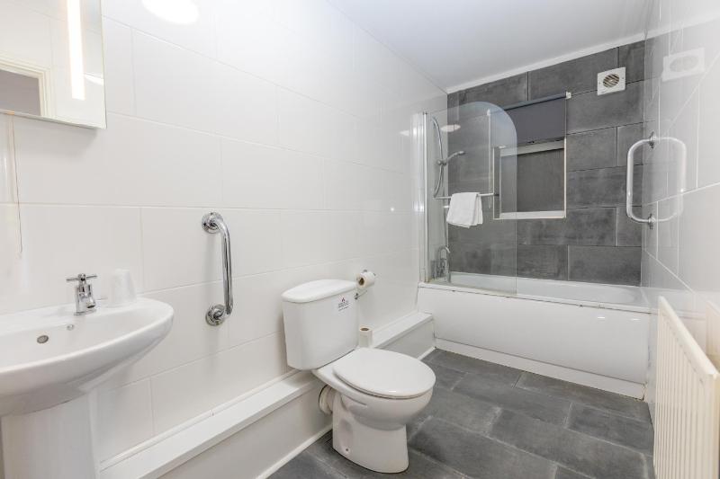Twin Room image 4