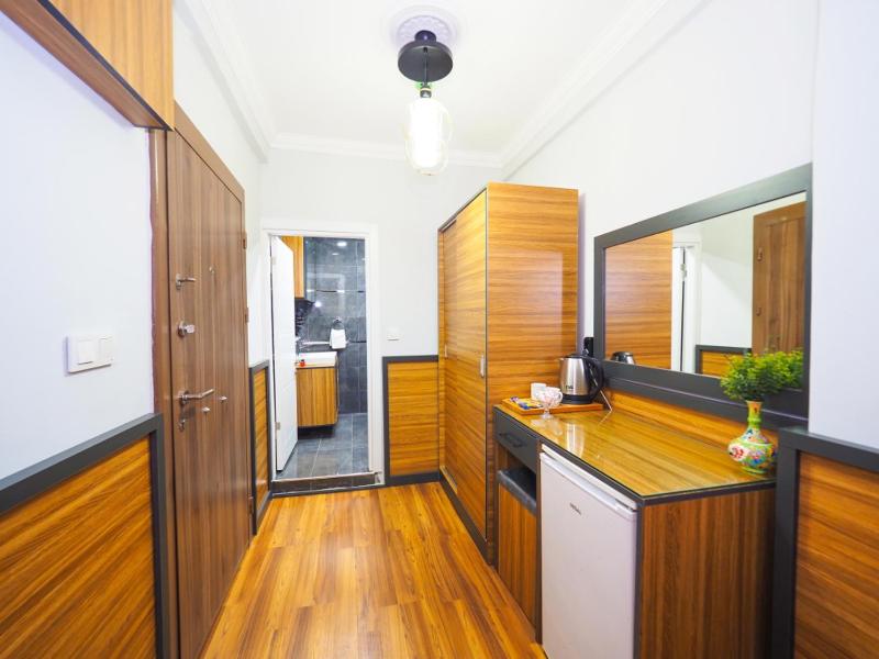 Superior Triple Room image 2