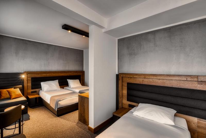 Superior Triple Room image 1