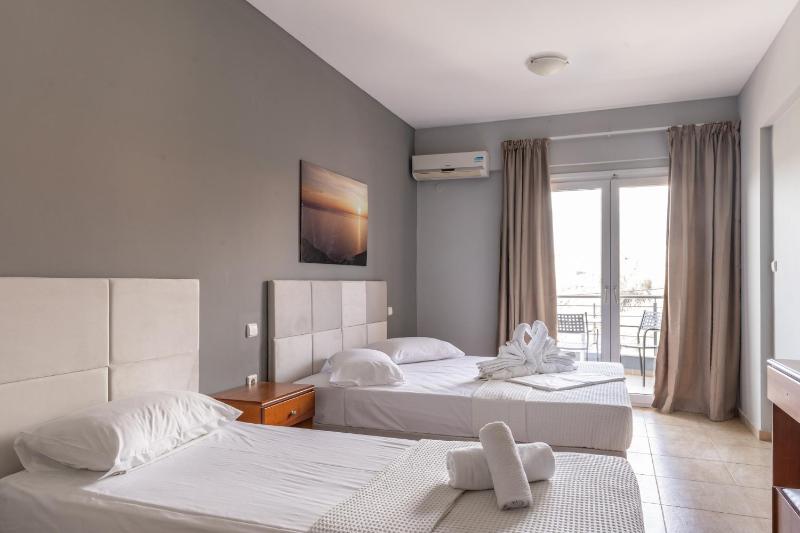 Classic Triple Room image 1