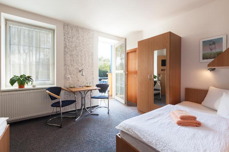 Twin Room image 1