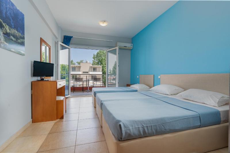Triple Room with Terrace image 3