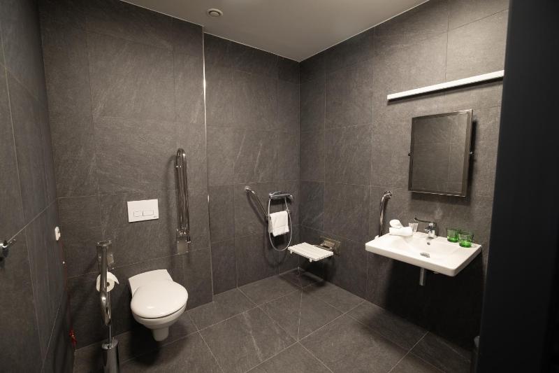 Single Room - Disability Access image 3