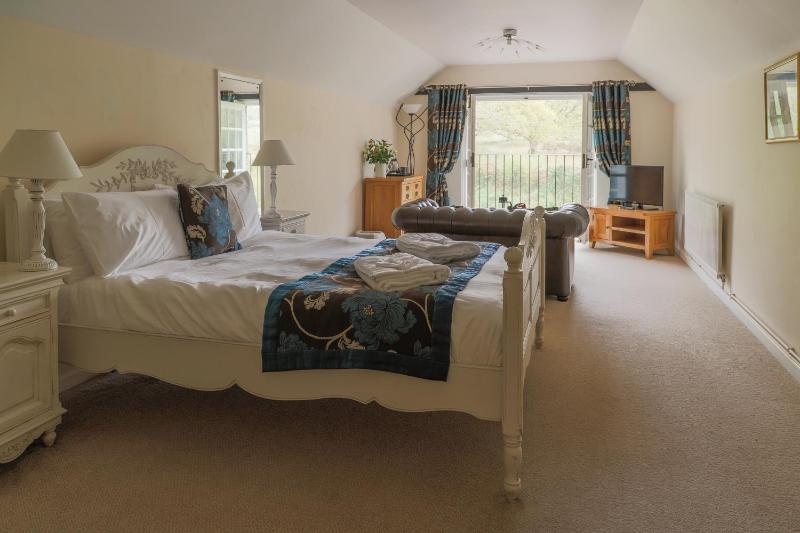 Superior King Room image 1