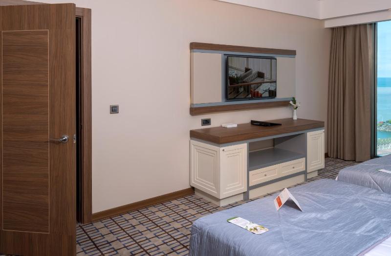 Queen Suite image 2