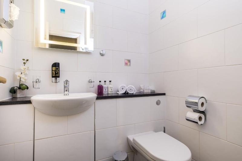 Superior Double/Twin En Suite image 4