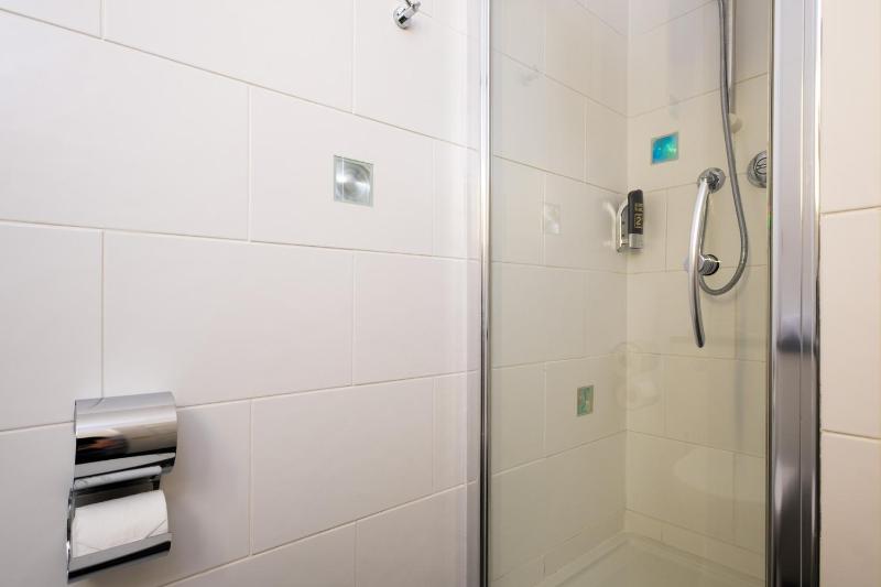 Superior Double/Twin En Suite image 3