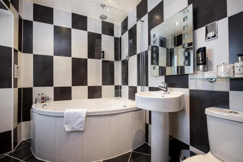 Deluxe Suite image 4