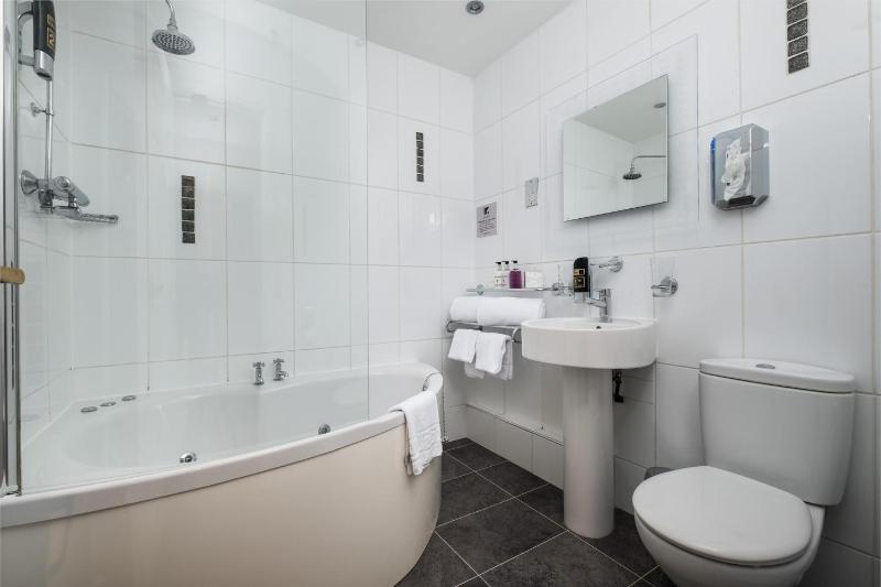 Luxury Room with Spa Bath image 4