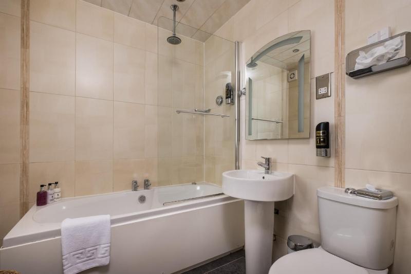 Luxury Room with Spa Bath image 2