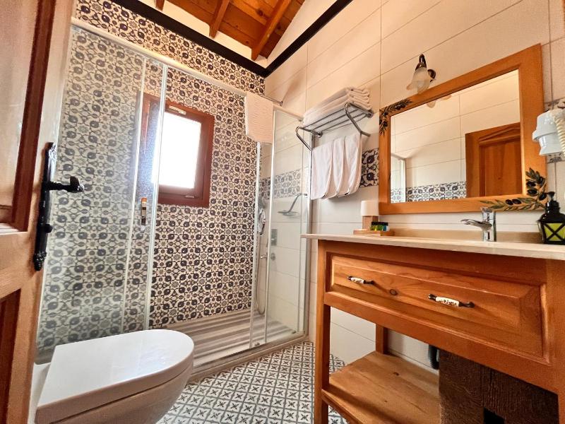 Standard Triple Room image 2