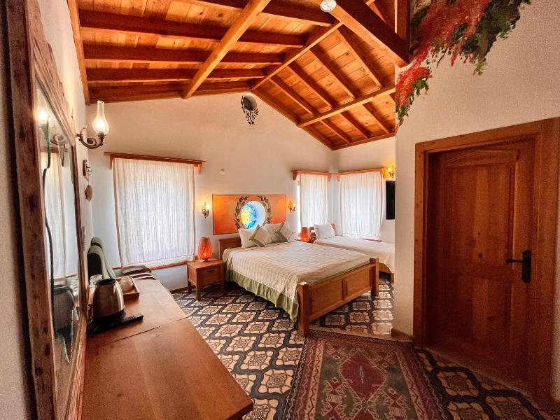 Standard Triple Room image 3