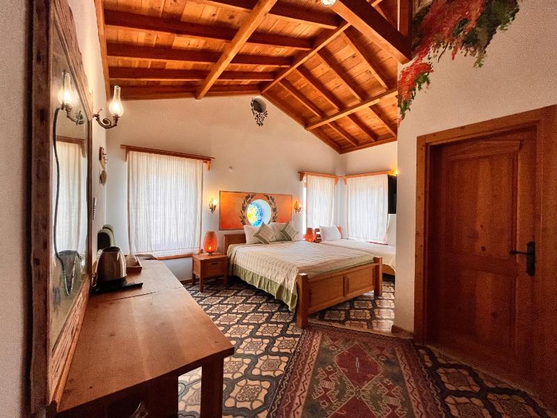 Standard Triple Room image 4