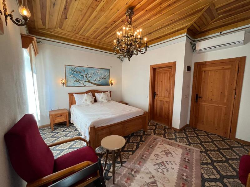 Standard Double Room image 2