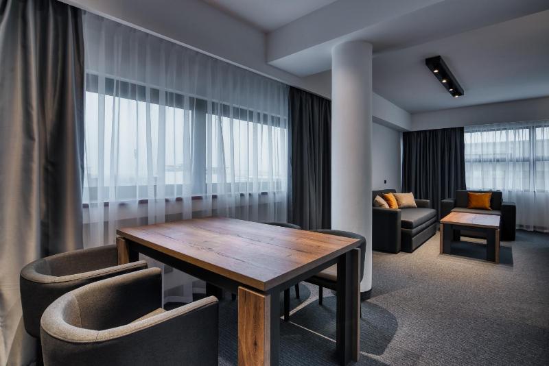 Executive Suite image 3