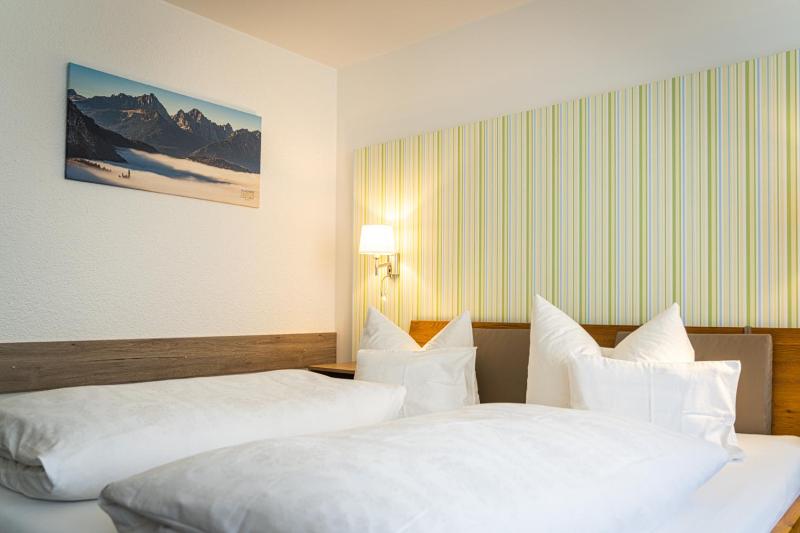 Double Room with Balcony image 4