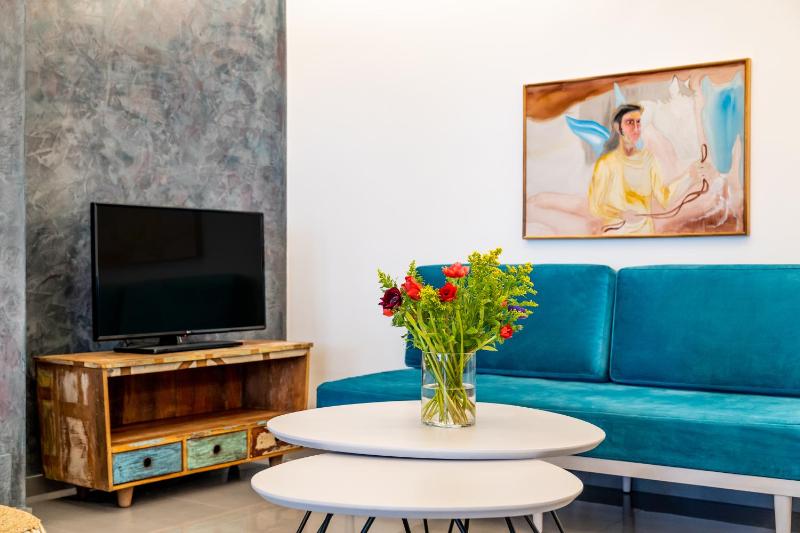 Superior Suite with Sea View & Outdoor Hot Tub image 3