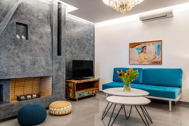 Superior Suite with Sea View & Outdoor Hot Tub image 2