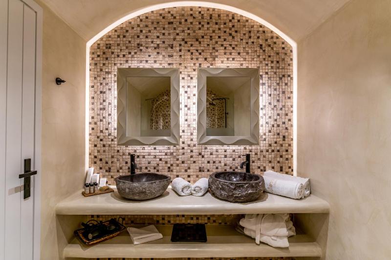 Grand Suite with Indoor Hot Tub image 2